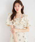 全方位モテを狙うネックリボン付きラッフルフリルリボンプリントワンピース tocco closet(トッコクローゼット)《RibbonCollection》