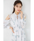 ラッフルフリルオープンショルダーボタニカルフラワープリントワンピース 3月10日(火)再販決定☆ tocco closet ※松川星さんはオフホワイト着用 ※少量の在庫確保による再販売の為、交換は出来かねる場合がございます。予めご了承ください。/#163 アイスブルー