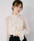 パールビジュー付きラッフルフリルブラウス tocco closet(トッコクローゼット)※オフィシャルサイト限定　