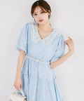 フラワービジューベルト付きレース襟フラワー箔プリントワンピース tocco closet(トッコクローゼット)