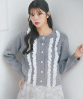 11/3販売予定！入荷連絡受付中☆パール釦フリルレースミックスケーブルニットカーディガン※鈴木ゆうかさんはグレー着用