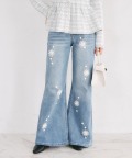 立体フラワーモチーフ付きデニムフレアパンツ tocco closet(トッコクローゼット)※オフィシャルサイト限定