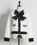 リボンブローチ付きパールビジュー装飾バイカラーニットカーディガン tocco closet(トッコクローゼット)※オフィシャルサイト限定 ※セレクトアイテム
