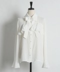 リボンブローチ付きパール釦フリルブラウス tocco closet(トッコクローゼット)　※オフィシャルサイト限定 ※セレクトアイテム