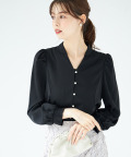 パール釦スタンドスキッパーブラウス   tocco closet(トッコクローゼット)≪Work Style≫ ＊スペシャルプライス品につき返品/キャンセル/配送日指定不可/ラッピング不可/少量在庫のセールの為交換は出来かねる場合がございます。