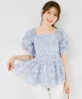 後ろリボン付き立体フラワーギャザーブラウス tocco closet(トッコクローゼット)　《tocco closet luxe》※有村実樹さんはオフホワイト着用/#77 ライトブルー