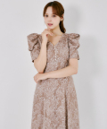 後ろリボン付きパワーショルダーフラワーフリンジジャガードワンピース 《tocco closet luxe》※綺咲愛里さんはダスティピンク着用 ＊スペシャルプライス品につき返品/キャンセル/配送日指定不可/ラッピング不可/少量在庫のセールの為交換は出来かねる場合がございます。