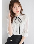 リボン付きフラワーモチーフレース×フリルブラウス【carlina カーリナ】 tocco closet(トッコクローゼット)