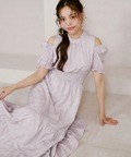 儚げな色香を纏う♪後ろリボン付きオープンショルダーラメフラワーシャーリングワンピース  8月22日(土)オフィシャルサイト限定再販☆Suyunn ※松本ももなさんはアイボリー着用※少量の在庫確保による再販売の為、交換は出来かねる場合がございます。予めご了承ください。