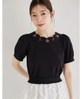 チェリービジューモチーフ付きスカラネックプルオーバー 7月13日(日)ブラック再販決定☆【marietta マリエッタ】 tocco closet《FruitCollection2025》※少量の在庫確保による再販売の為、交換は出来かねる場合がございます。予めご了承ください。