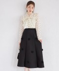立体フラワーモチーフ付きフレアスカート【reline レリーネ】 tocco closet(トッコクローゼット)※オフィシャルサイト限定