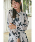 フリル付きフラワープリントシャーリングワンピース 【rullina ルリーナ】※新宿ルミネエスト店＆オフィシャルサイト限定※少量の在庫確保による再販売の為、交換は出来かねる場合がございます。予めご了承ください。