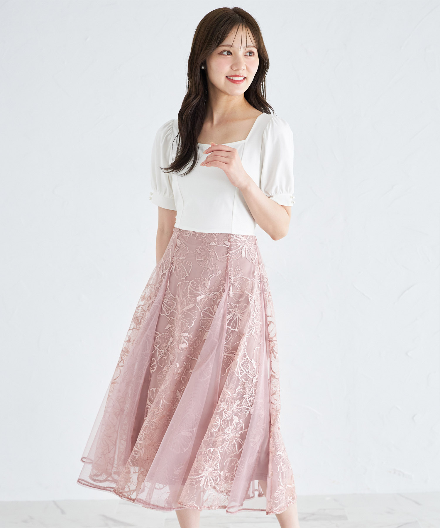 袖口パール付きフラワーレース切り替えドッキングワンピース 【sornia ソーニア】 tocco closet(トッコクローゼット)＊スペシャルプライス品につき返品/キャンセル/配送日指定不可/ラッピング不可/少量在庫のセールの為交換は出来かねる場合がございます。