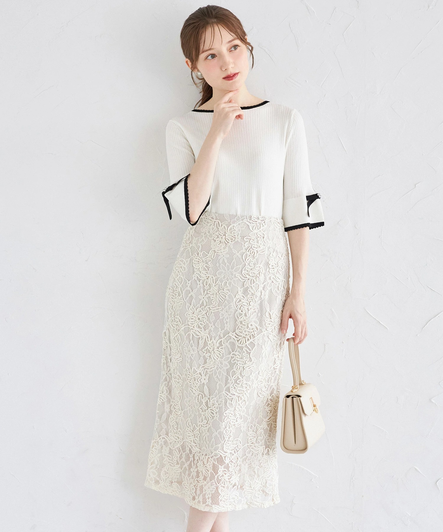 ライン刺繍入りレースタイトスカート【tellaria テラリア】 tocco closet(トッコクローゼット) ＊スペシャルプライス品につき返品/キャンセル/配送日指定不可/ラッピング不可/少量在庫のセールの為交換は出来かねる場合がございます。