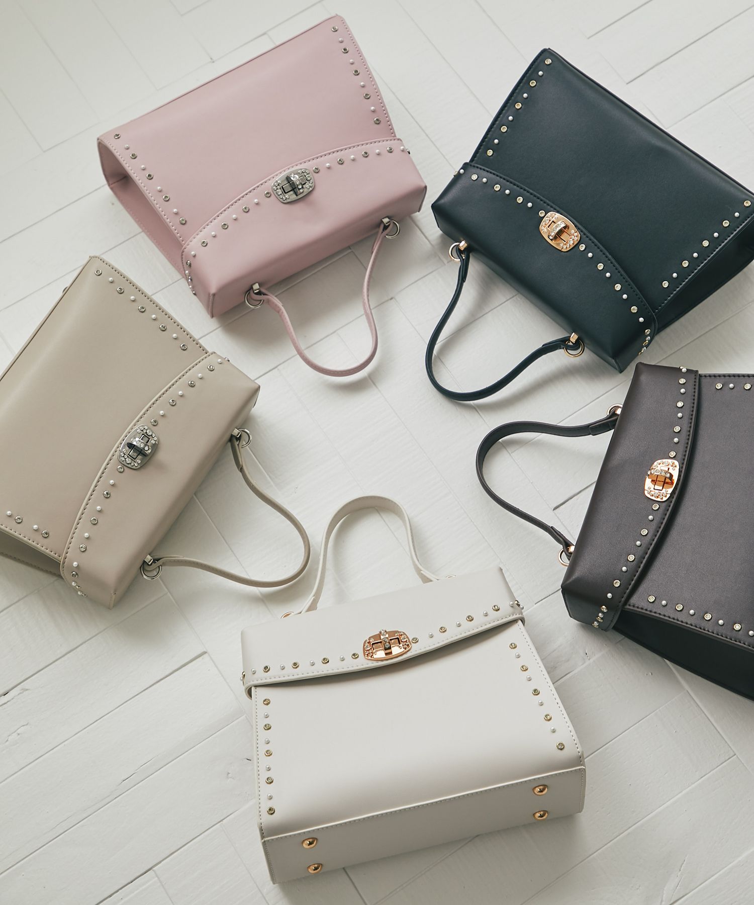 tocco トッコクローゼット　Mediumサイズ ＯＮもＯＦＦも使える２ＷＡＹショルダー付きパールスタッズバッグ