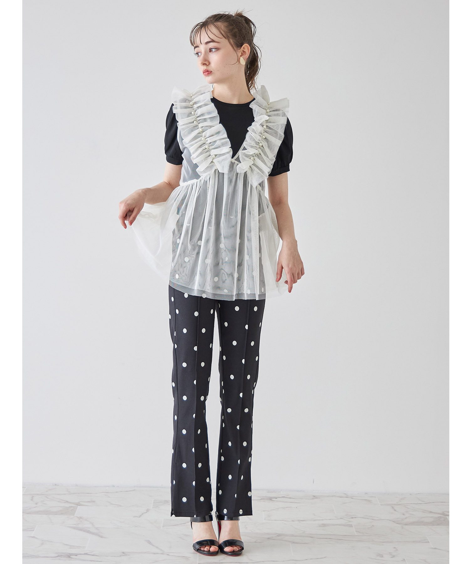 サイドスリット入りドット柄ストレッチパンツ【vantely ヴァンテリー】 tocco closet(トッコクローゼット)　＊スペシャルプライス品につき返品/キャンセル/配送日指定不可/ラッピング不可/少量在庫のセールの為交換は出来かねる場合がございます。