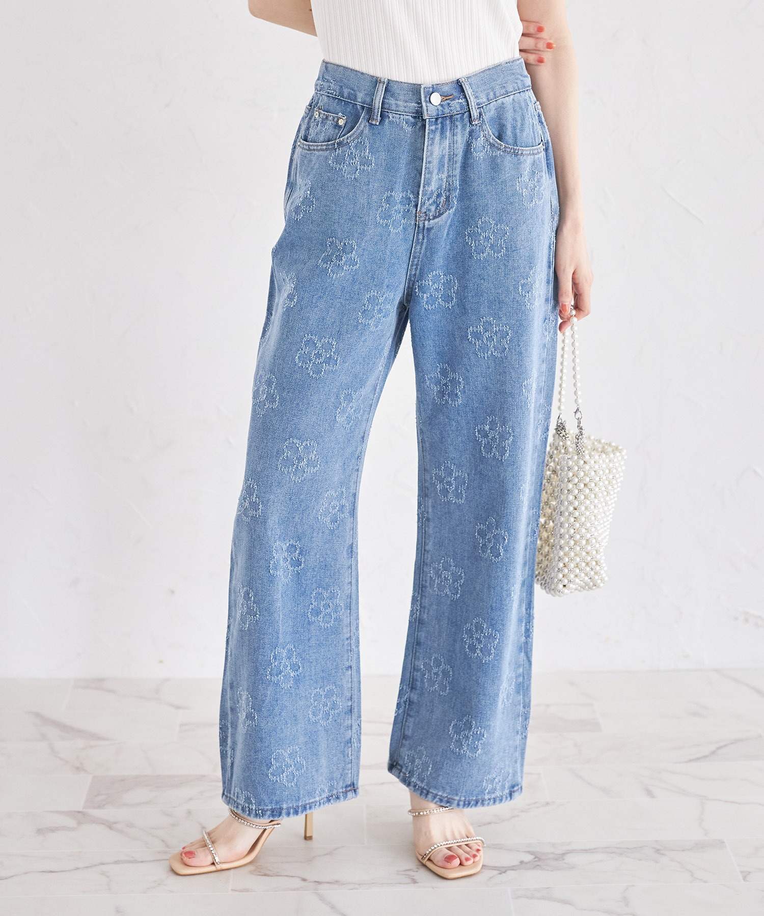 フラワーエンブロイダリーデニムパンツ 5月12日(月)オフィシャルサイト限定再販☆【varelia ヴァレリア】 tocco closet(トッコクローゼット) ※少量の在庫確保による再販売の為、交換は出来かねる場合がございます。予めご了承ください。