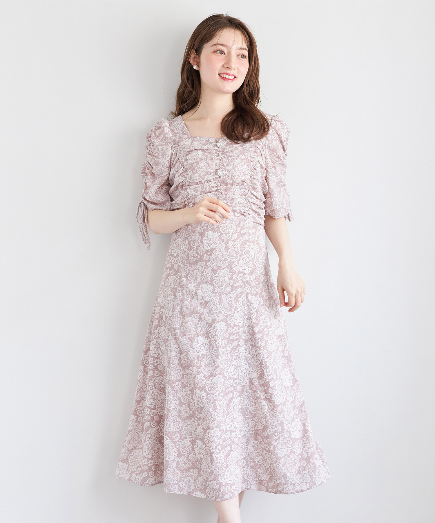 パール飾り釦＆リボン付きギャザーフラワープリントワンピース【velinae】tocco closet(トッコクローゼット) ＊スペシャルプライス品につき返品/キャンセル/配送日指定不可/ラッピング不可/少量在庫のセールの為交換は出来かねる場合がございます。