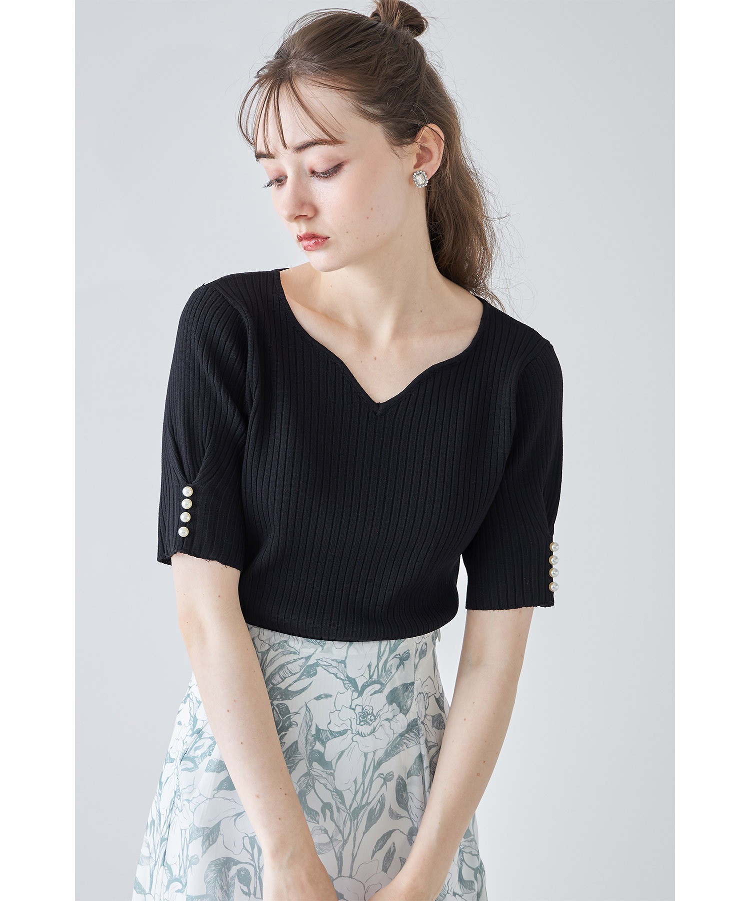 接触冷感♪パール付きタックスリーブリブニットプルオーバー  9月4日(木)ブラック、オフホワイト再販決定☆【vistolia ヴィストリア】 tocco closet ※少量の在庫確保による再販売の為、交換は出来かねる場合がございます。予めご了承ください。