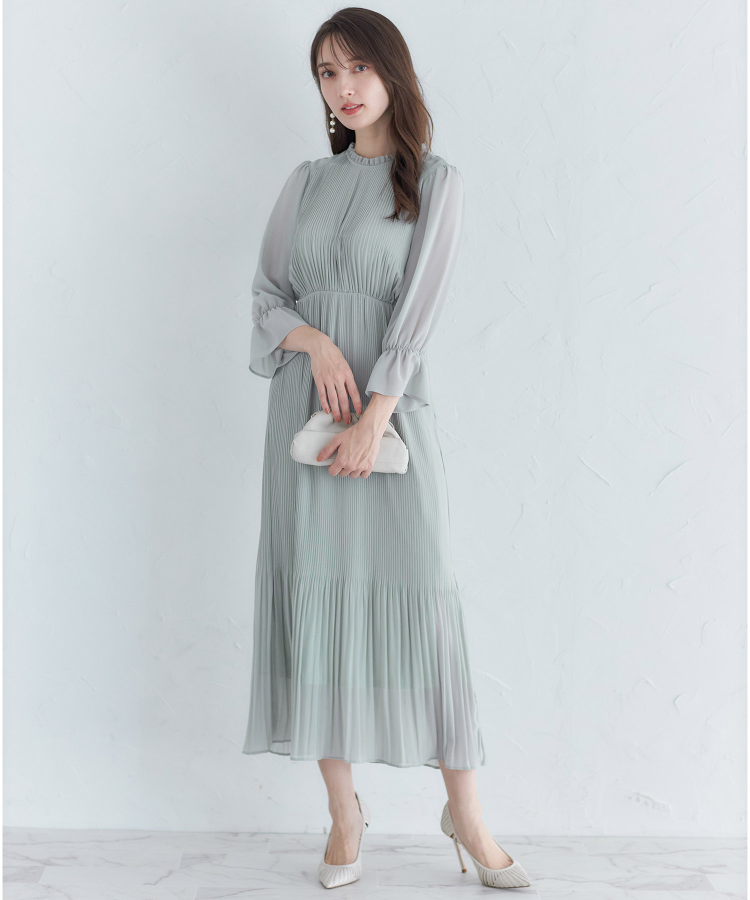 後ろリボン付きアコーディオンプリーツシフォンワンピース【voster ヴォスター】 tocco closet(トッコクローゼット)※少量の在庫確保による再販売の為、交換は出来かねる場合がございます。予めご了承ください。