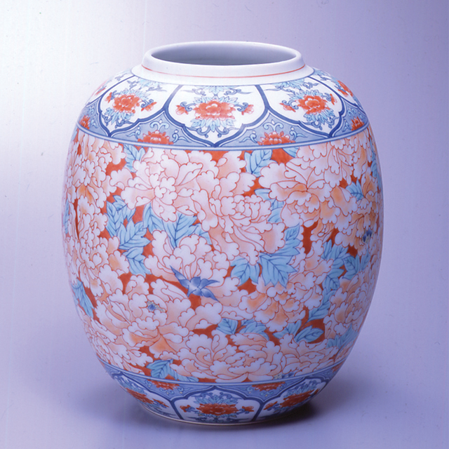 提灯花瓶―赤濃牡丹尽くし