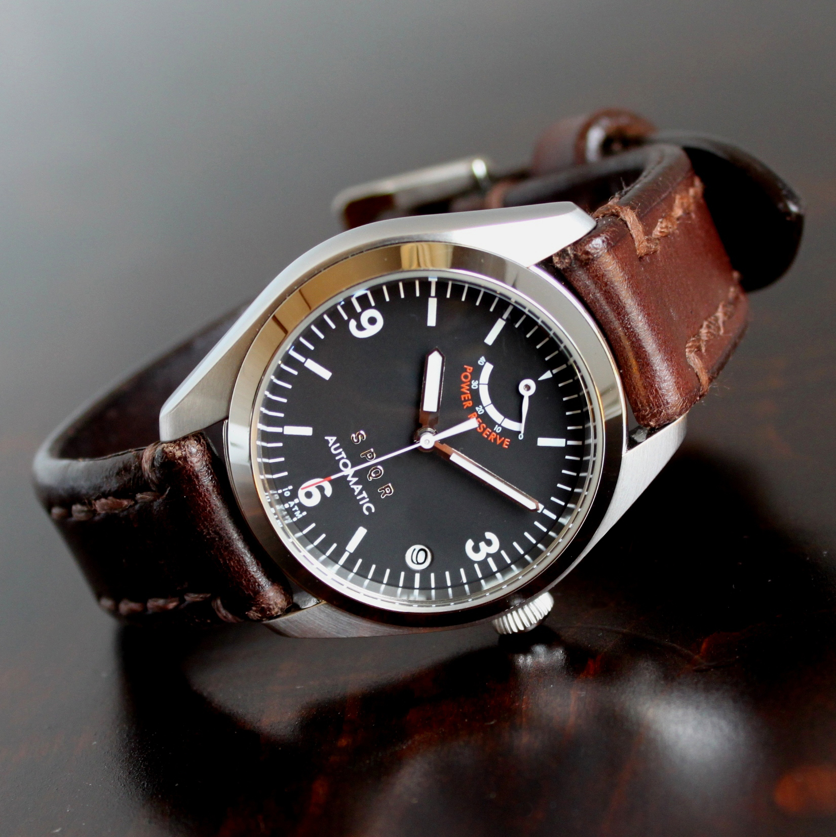 【初代復刻モデル SPQRイチバン人気の手巻付自動巻パワーリザーブ】  Ventuno pr 初代復刻文字盤 （ブラック／スケルトン）SOMESサドルレザーバンド8色から選択　【展示品につき３０％ＬＥＳＳ】