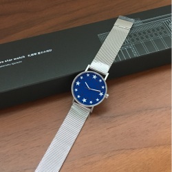 【世界的デザイナー 五十嵐　威暢 が JR札幌駅 の壁面に作成した星の大時計のウォッチ版】　ペアウオッチに最適　札幌駅　星の大時計　ケース外径φ３７ｍｍ×メッシュバンド　【展示品につき３０％OFF】