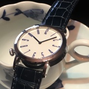 SPQR arita 400ーｊ　藤原 和博プロデュース 第10弾　日本の磁器誕生４００年を越えて　手仕事の有田焼文字盤 ×シースルー裏蓋　有田焼埋め込みのりゅうず 　限定50本