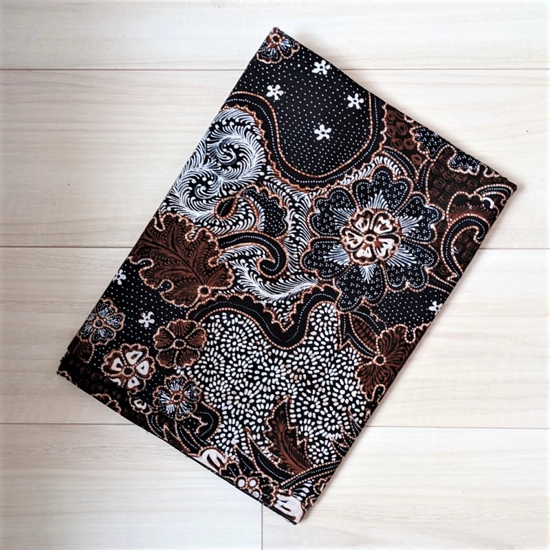 手描きバティックのカイン・パンジャン（花と鳥・セカルジャガッド）