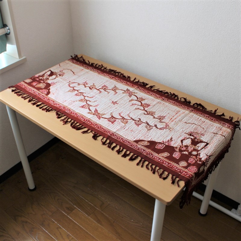 手描きバティックのテーブルランナー（ワヤン・クリ）