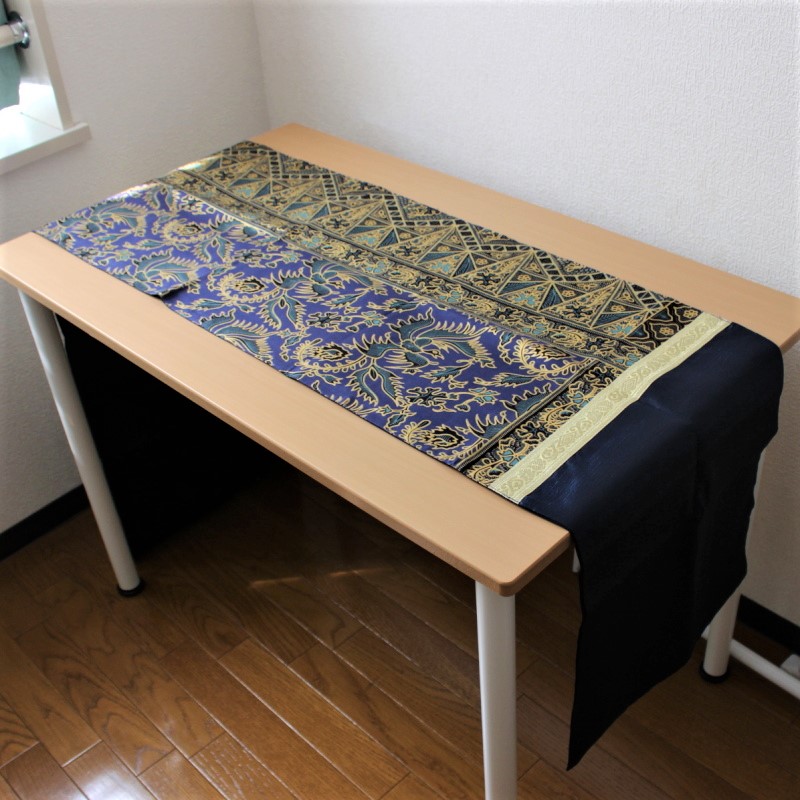 シルクのテーブルランナー（ネイビー）