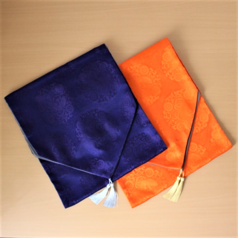 和柄のテーブルランナー