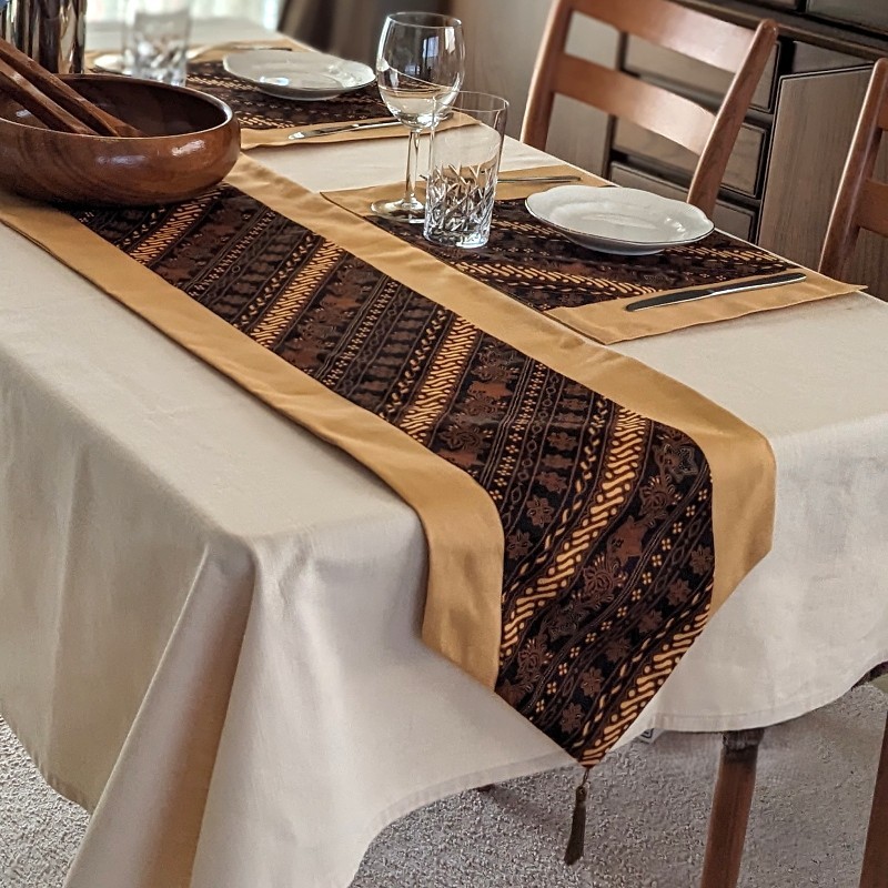 バティックのテーブルランナー（パラン）