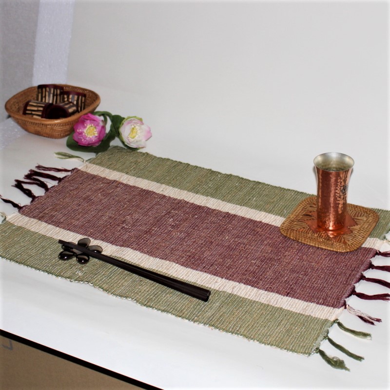 アカールワンギのランチョンマット（レッド＆グリーン）