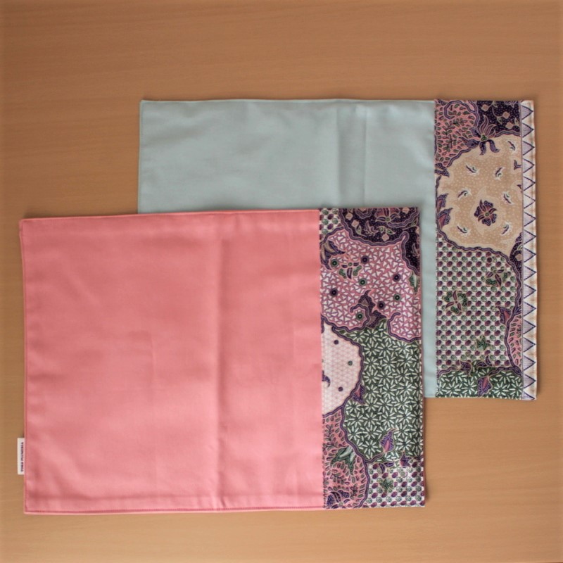 バティックをあしらったランチョンマット（パッチワーク風）