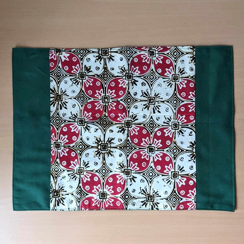 バティックをあしらったランチョンマット（カウォン）