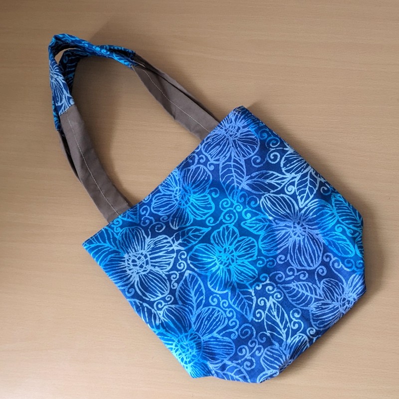バティック柄のトートバッグ（E)
