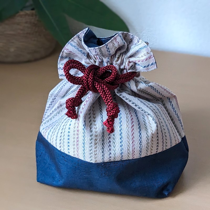 和服生地のマチ付き巾着（縞模様）