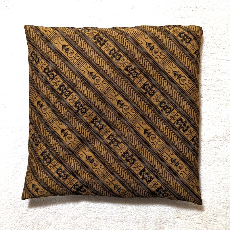 バティックのクッションカバー（ウダンリリス）