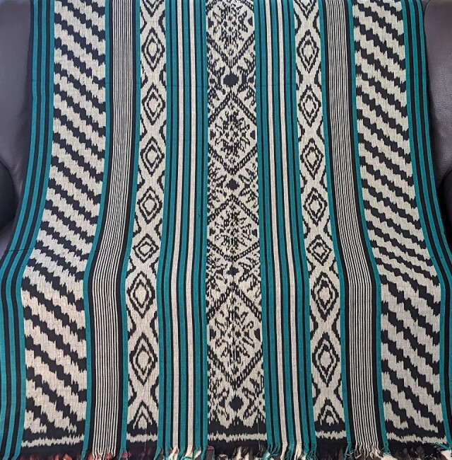 イカット（白黒にグリーンのライン）