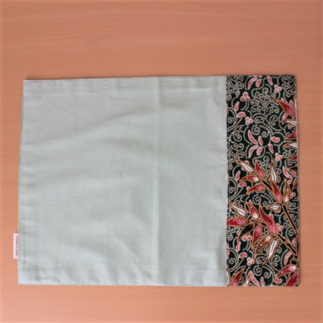 バティックをあしらったランチョンマット（バンブー）