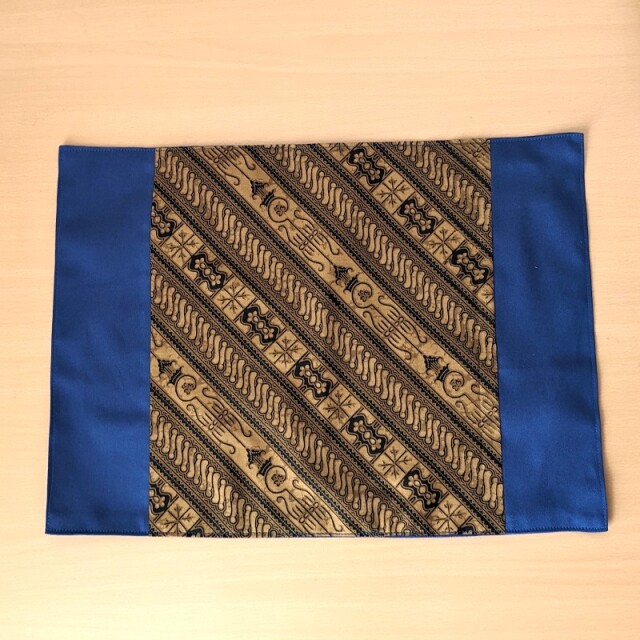 バティックをあしらったランチョンマット（ウダンリリス）