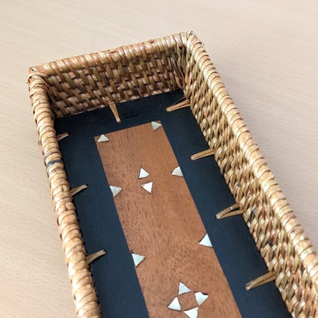 ラタンとウッドのカトラリーケース（拡大）