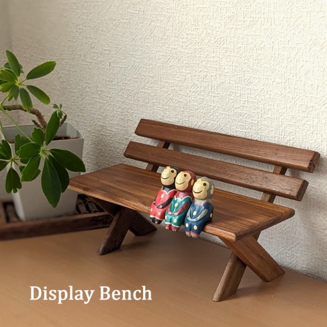 チークのディスプレイベンチ