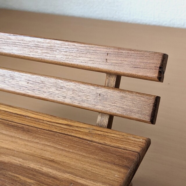 チークのディスプレイベンチ（拡大）