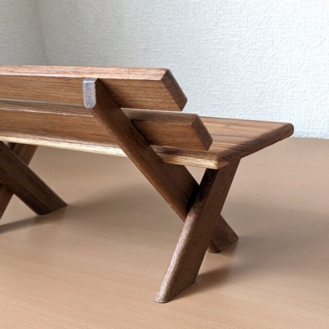 チークのディスプレイベンチ（拡大）