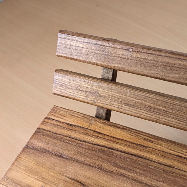 チークのディスプレイベンチ（拡大）