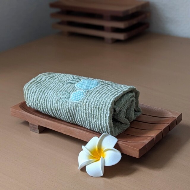 サウォウッドのおしぼりトレー