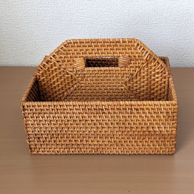 ラタンのカトラリーボックス（正面から）
