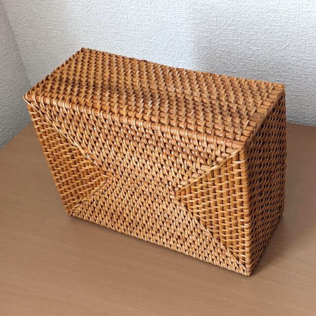 ラタンのカトラリーボックス（下から）